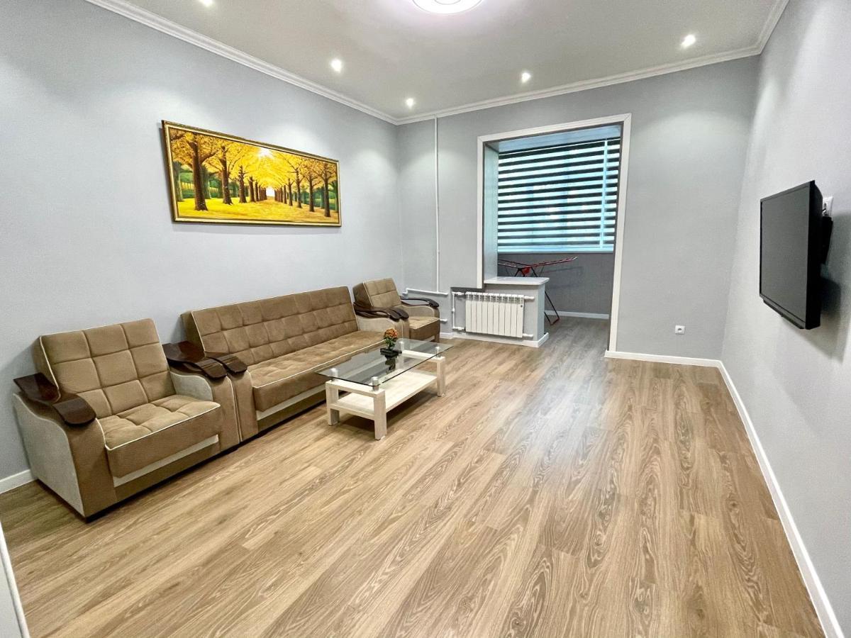 Amir Temur Apartment In Center After Renovation Tashkent Exterior photo